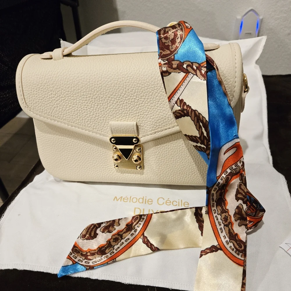 Mélodie Cécile "Le Petit Paris 15" in A Buttercream Color - Picture 1 of 17